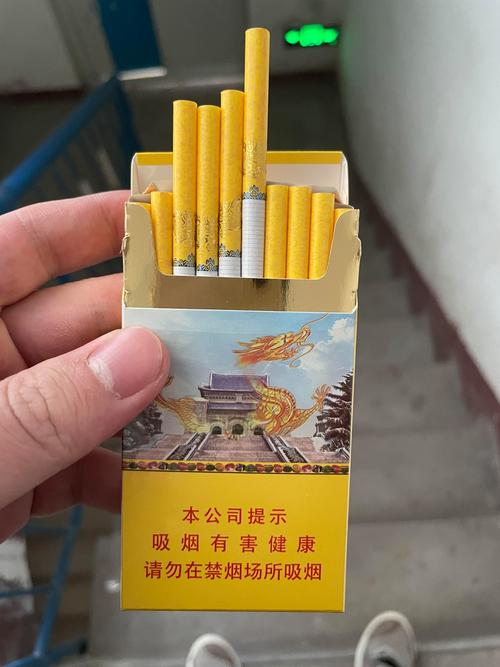 高档小支香烟盒通常设计精美，材质高档，以下是一些特点