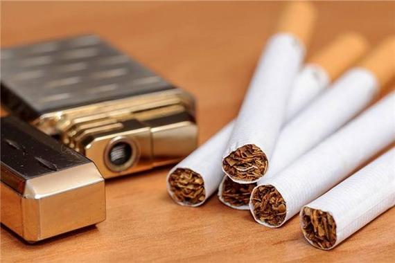 梦见朋友给你高档香烟，通常象征着友谊、财富和成功。以下是这种梦境的一些可能含义